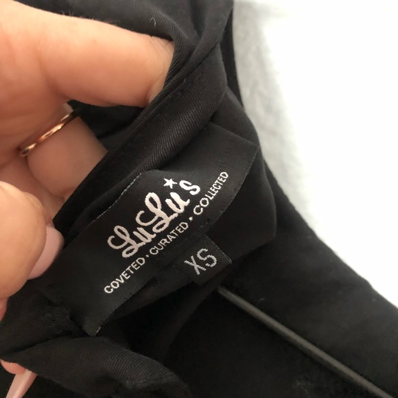 Lulus • Black Short Sleeve Mini Shift Dress - Picture 7 of 8